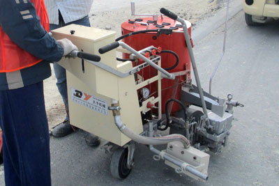 AC-HPT thermoplastic road marking machine